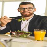 8 Smart Ways to Eat Healthy During Office Hours